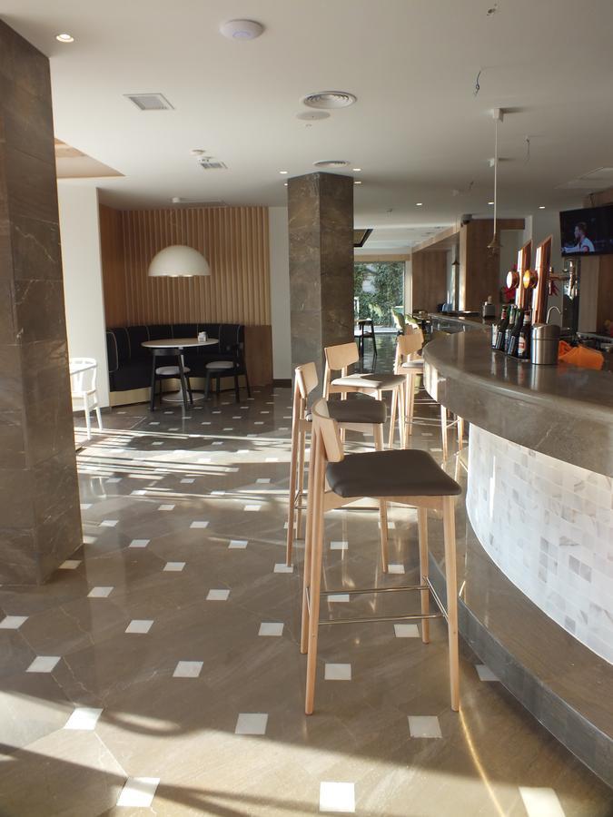 Yucas Hotel 2*