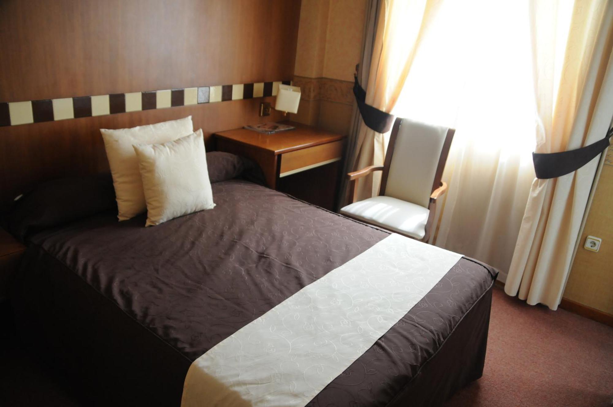 Yucas Hotel 2*