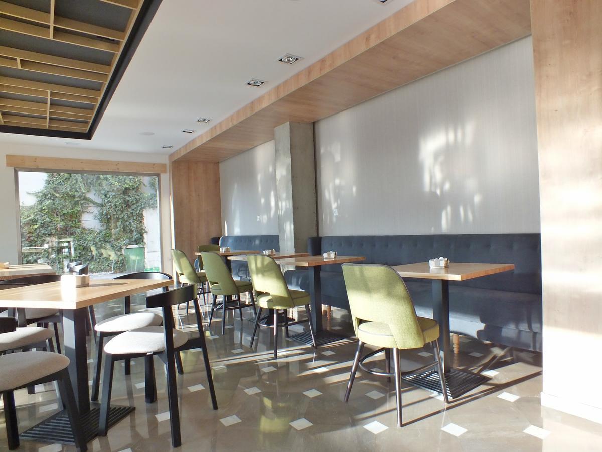 Yucas Hotel